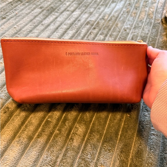 Portland Leather Goods Toiletry Bag - Picture 5 of 7